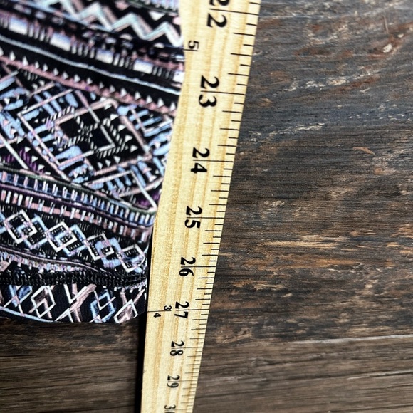 Lululemon Athletica Geometric Pattern Black White Blue Pink Full Length Leggings - Picture 8 of 9